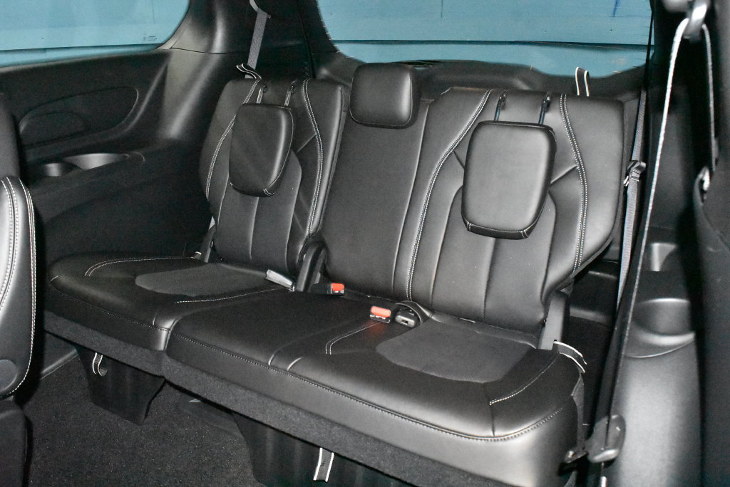 Used 2025 Chrysler Voyager LX FWD image 19