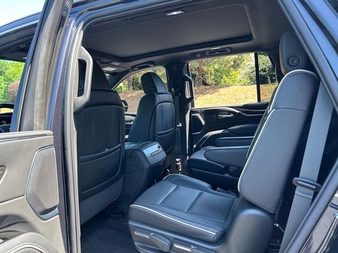 Used 2023 Cadillac Escalade Premium Luxury RWD image 39