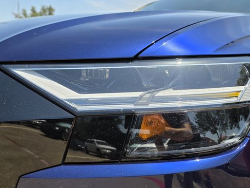 Used 2020 Audi Q8 Premium Plus AWD/4WD image 11