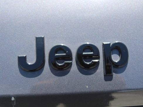 Used 2024 Jeep Grand Cherokee L Altitude AWD/4WD image 8