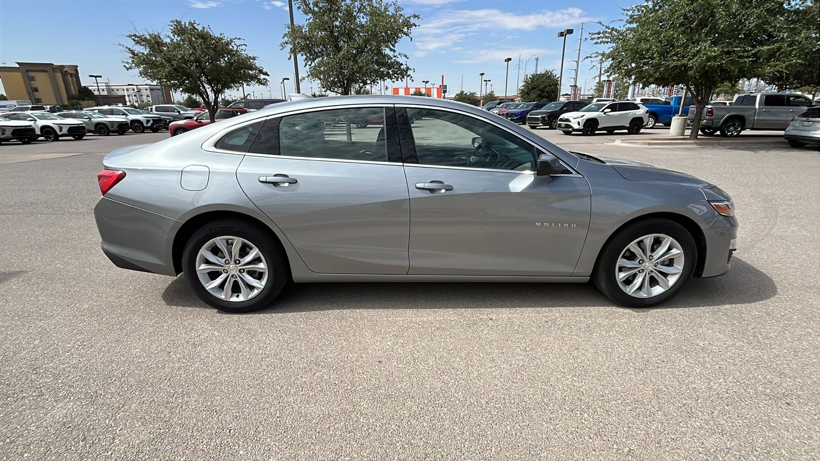 Used 2025 Chevrolet Malibu LT FWD image 9