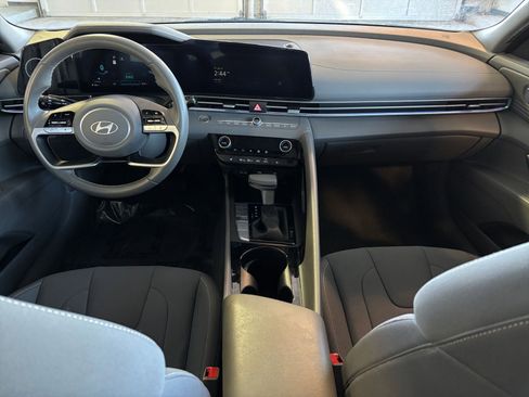 Used 2025 Hyundai Elantra SEL image 37