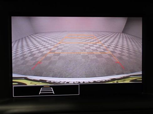 Used 2022 GMC Terrain SLE w/ Driver Convenience Package image 3