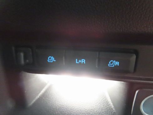 Used 2025 Ford Explorer Platinum image 37