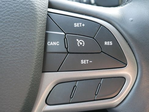 Used 2019 Jeep Cherokee Latitude Plus w/ Cold Weather Group image 23