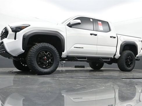 New 2025 Toyota Tacoma TRD Off-Road image 25