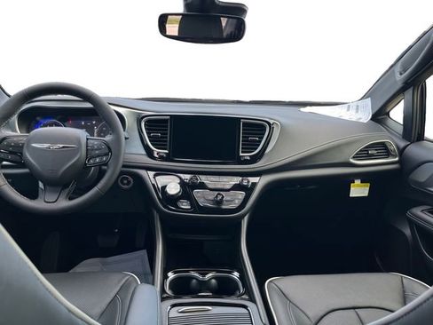 New 2026 Chrysler Pacifica Limited w/ S Appearance Package image 11