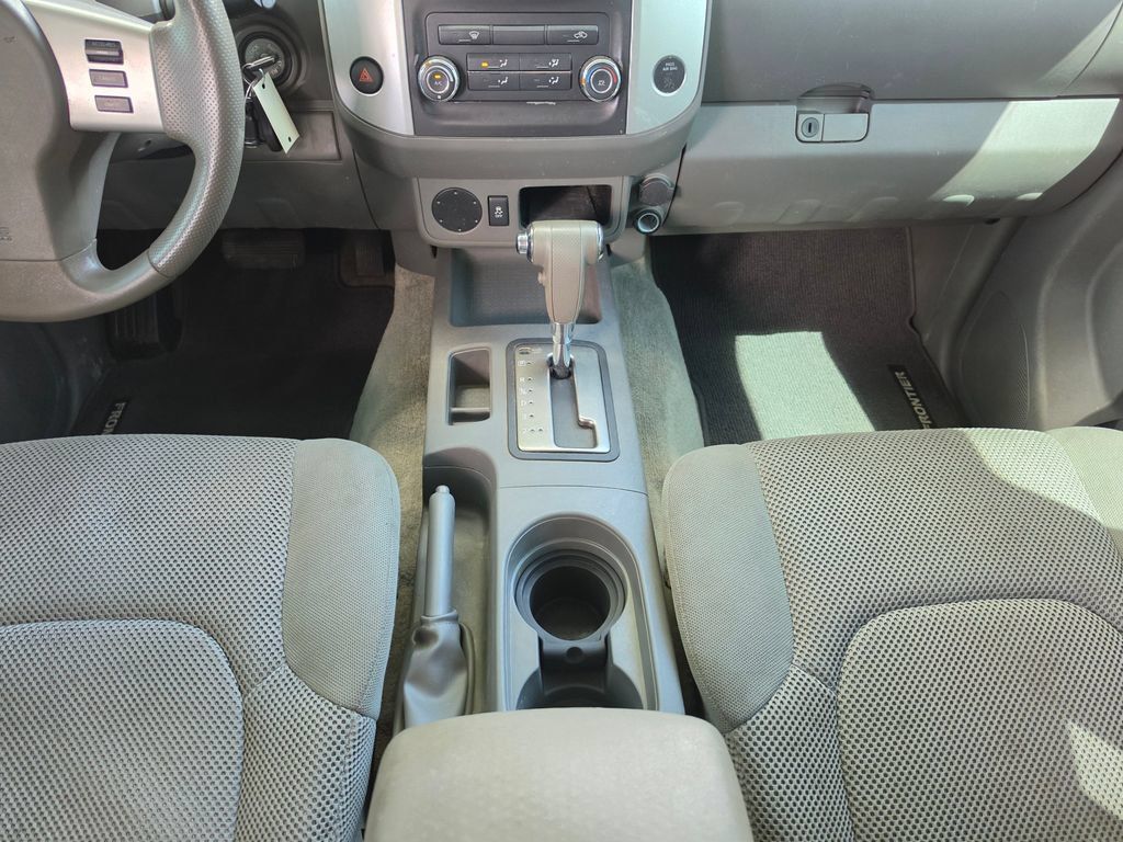 Used 2016 Nissan Frontier SV RWD image 25
