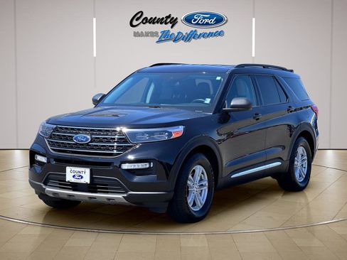 Used 2022 Ford Explorer XLT w/ Equipment Group 202A image 2