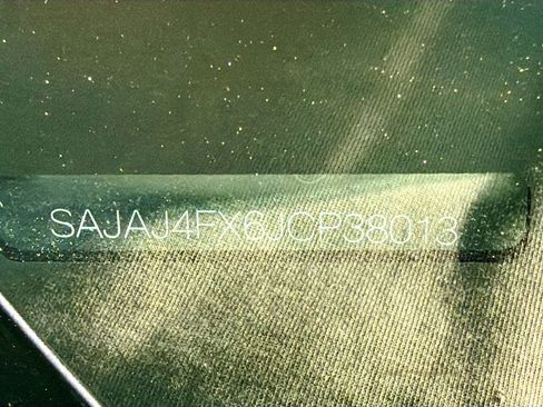 Used 2018 Jaguar XE Premium image 41