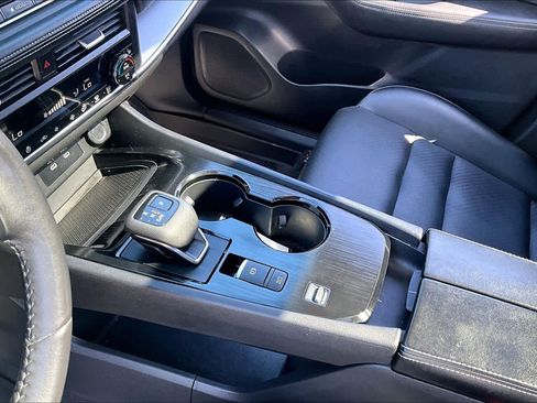 Used 2024 Nissan Rogue SV w/ SV Premium Package image 17