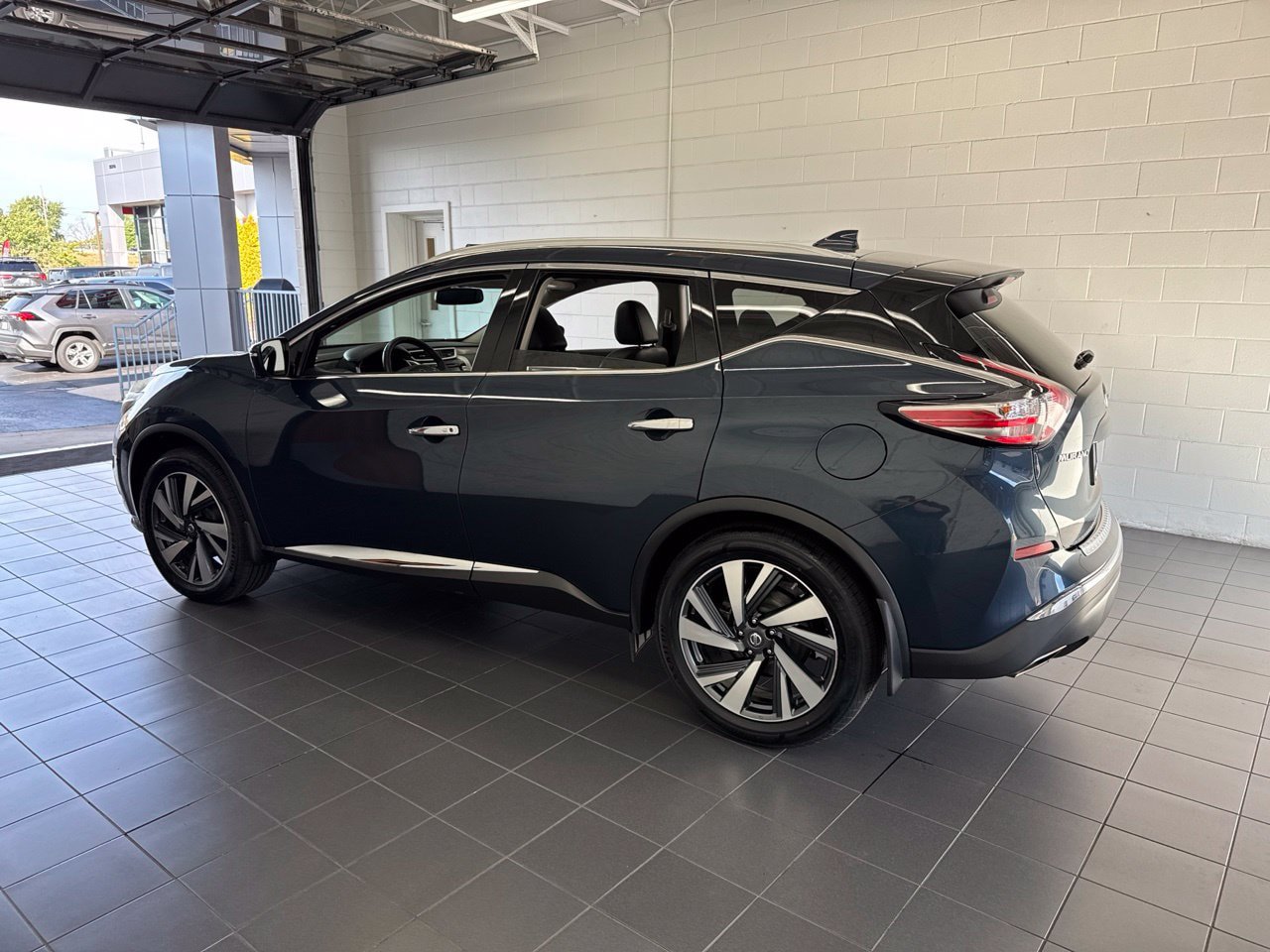 Used 2018 Nissan Murano Platinum w/ Cargo Package FWD image 5