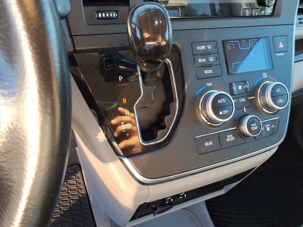 Used 2015 Toyota Sienna XLE w/ XLE Navigation Package FWD image 34