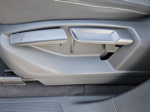 Used 2021 Volkswagen Atlas Cross Sport S image 27