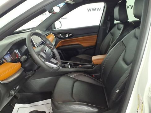 Used 2025 Jeep Compass Limited AWD/4WD image 12