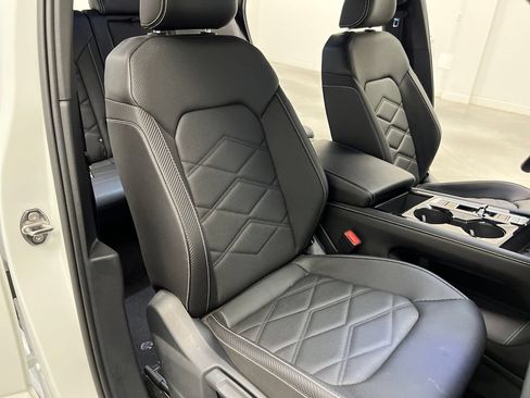 Used 2025 Volkswagen Atlas Cross Sport SE AWD/4WD image 29