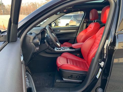 Used 2024 Alfa Romeo Stelvio Ti w/ Performance Driving Package image 31
