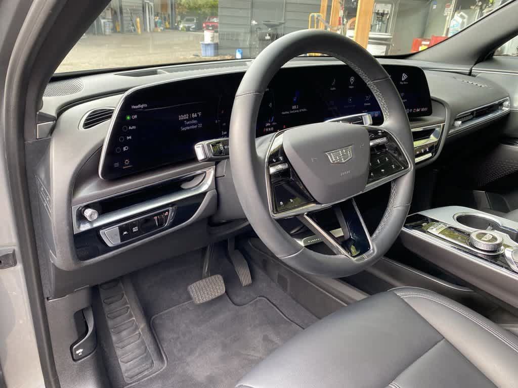 Used 2024 Cadillac Lyriq Tech AWD/4WD image 2