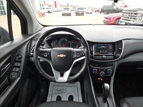 Used 2022 Chevrolet Trax LT w/ LT Convenience Package image 21