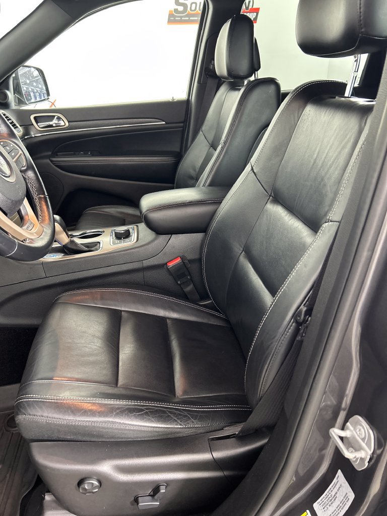 Used 2017 Jeep Grand Cherokee Limited AWD/4WD image 12