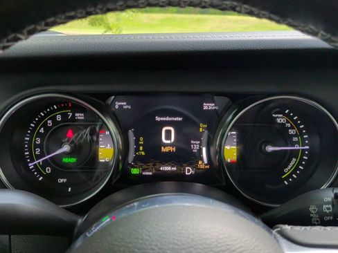 Used 2022 Jeep Wrangler Unlimited Sahara AWD/4WD image 13