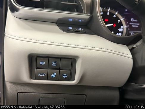 Used 2021 Toyota Highlander Limited image 14