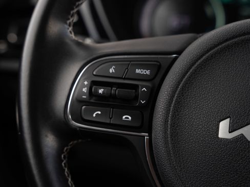 Used 2022 Kia Niro EX image 32