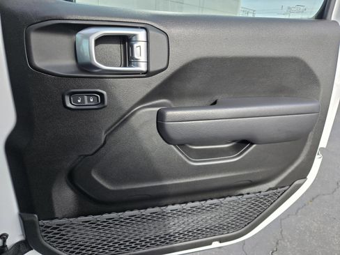 Certified 2024 Jeep Gladiator Sport image 34