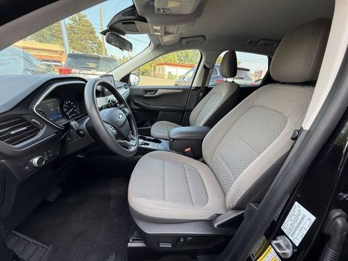 Used 2022 Ford Escape SE image 9