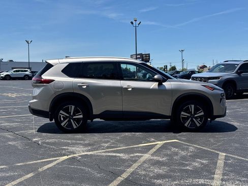 Used 2024 Nissan Rogue SL w/ SL Premium Package AWD/4WD image 3