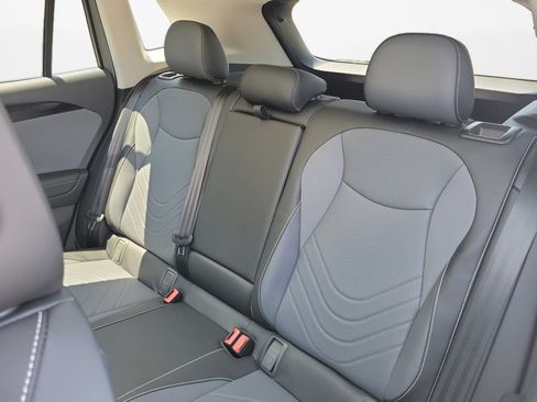 New 2026 Volkswagen Tiguan SE FWD image 12