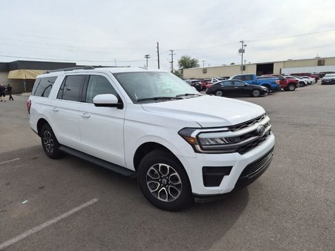 Used 2024 Ford Expedition Max XLT image 2