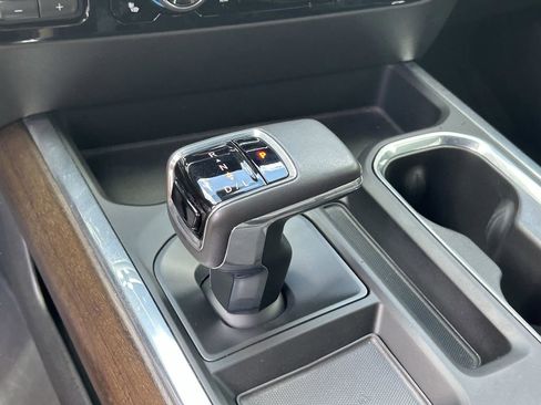 Used 2022 Chevrolet Silverado 1500 High Country w/ High Country Premium Package AWD/4WD image 30