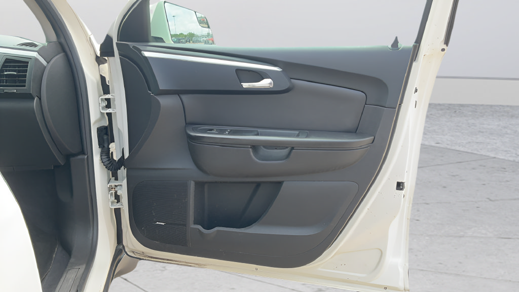 Used 2011 Chevrolet Traverse LT w/ Personal Connectivity Package FWD image 21