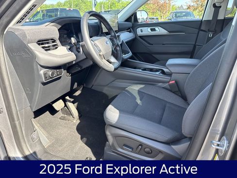 Used 2025 Ford Explorer Active AWD/4WD image 12