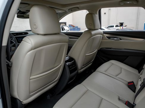 Used 2018 Cadillac XT5 Premium Luxury w/ Driver Assist Package image 36