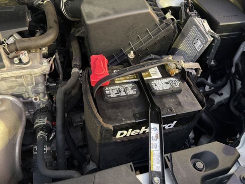 Used 2018 Toyota RAV4 Limited FWD image 36