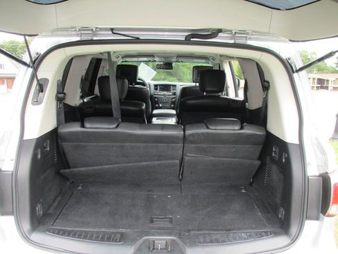 Used 2012 INFINITI QX56 4WD w/ Deluxe Touring Pkg image 17