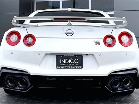 Used 2024 Nissan GT-R Premium w/ Premium Interior Package AWD/4WD image 4