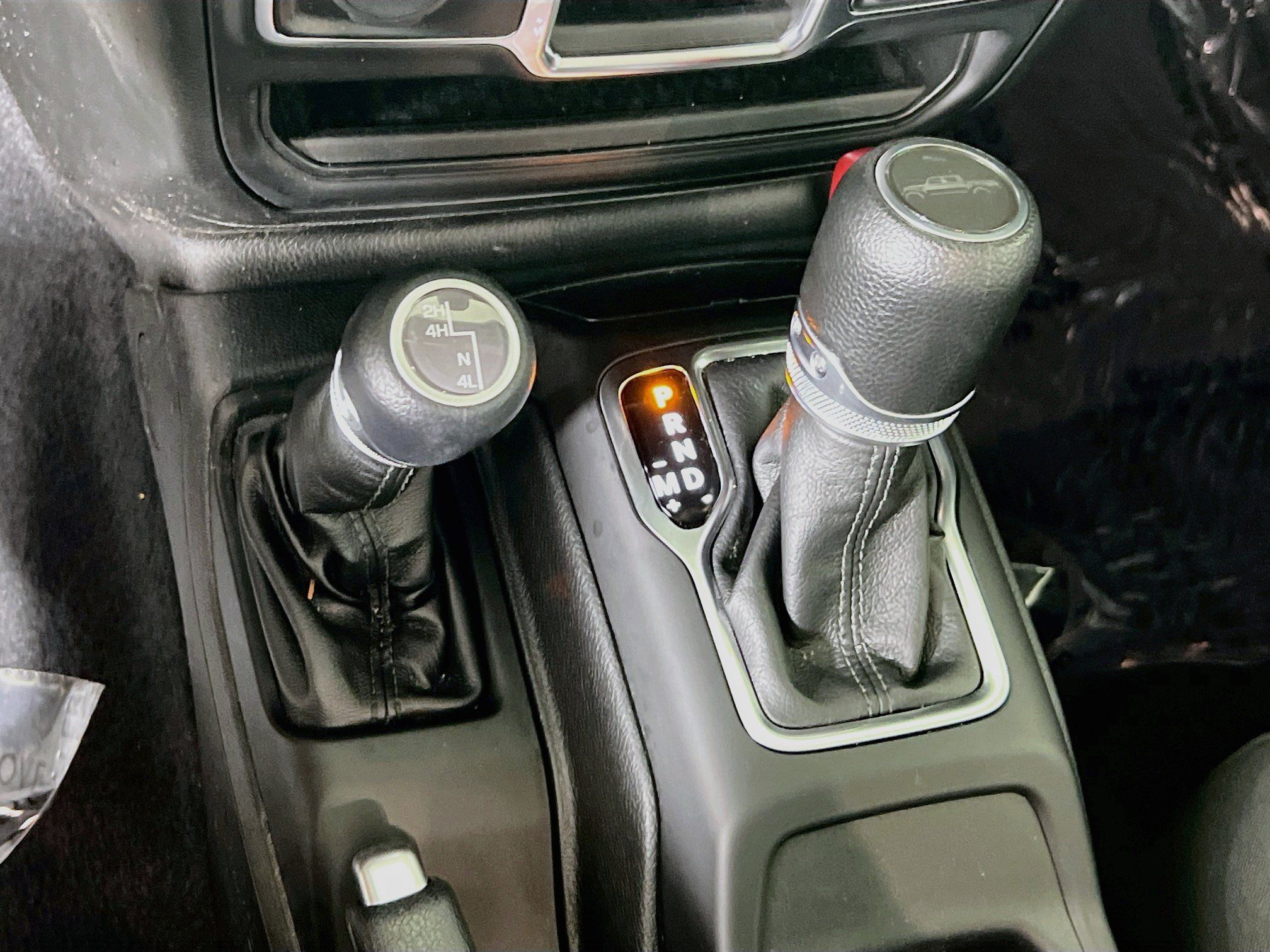 Used 2023 Jeep Gladiator Sport AWD/4WD image 16