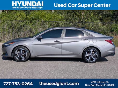 Used 2023 Hyundai Elantra Limited w/ Preferred Accessory Package FWD image 2