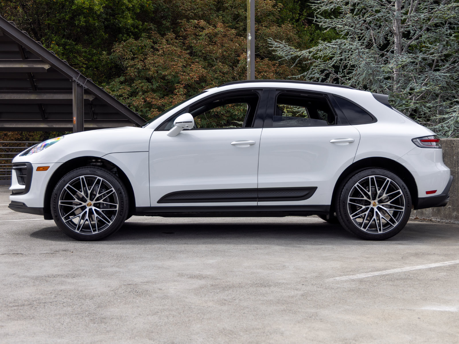 Used 2026 Porsche Macan AWD/4WD image 2