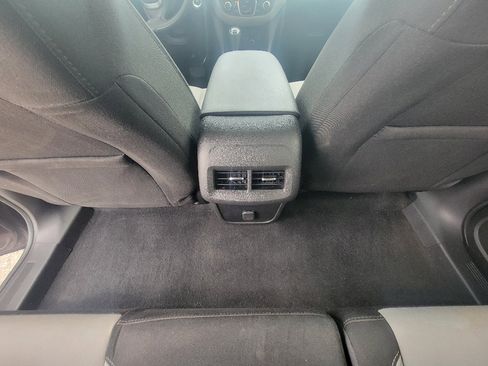 Used 2018 Chevrolet Equinox LS image 26