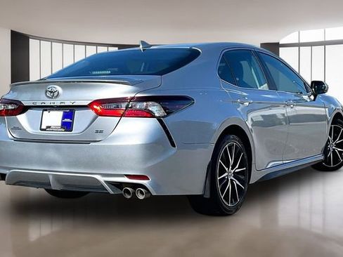 Used 2021 Toyota Camry SE w/ Cold Weather Package FWD image 6