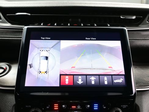 Used 2024 Jeep Grand Cherokee Limited w/ Luxury Tech Group II image 19