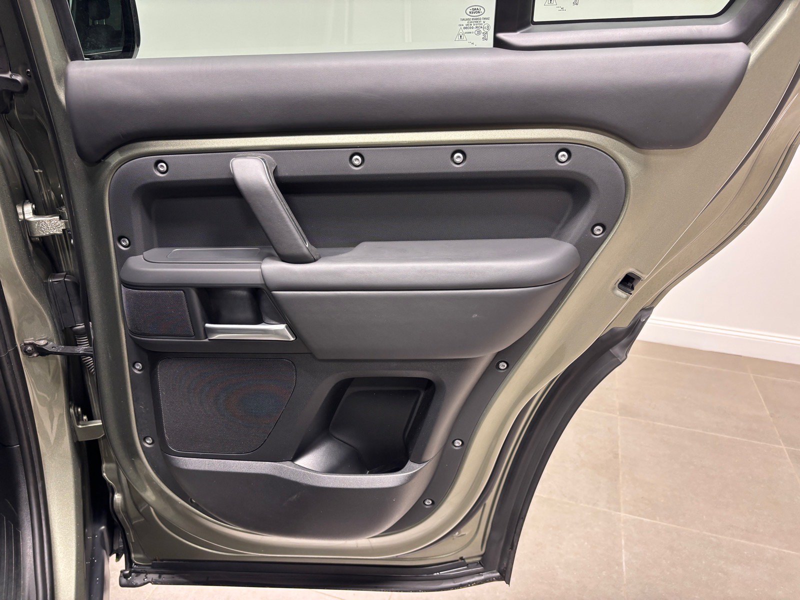 New 2025 Land Rover Defender 110 X-Dynamic SE AWD/4WD image 39