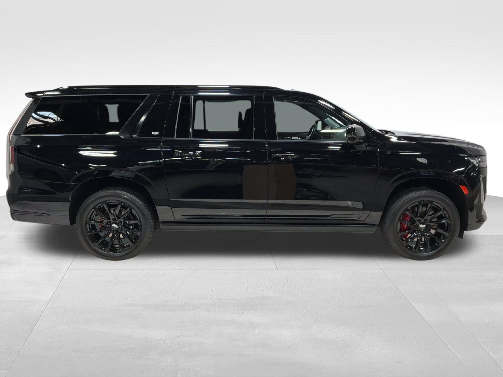 Used 2023 Cadillac Escalade ESV Sport Platinum w/ LPO, ONYX Package AWD/4WD image 4