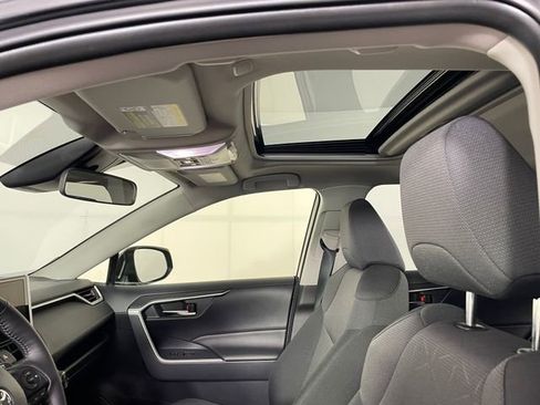 Used 2025 Toyota RAV4 XLE w/ Convenience Package image 11