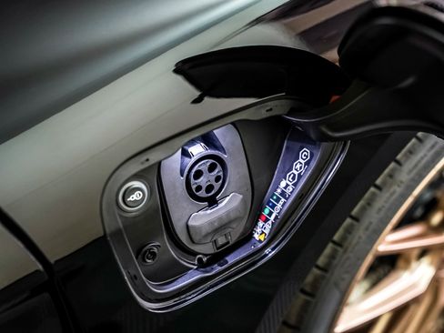 New 2025 Porsche Taycan Turbo GT image 24