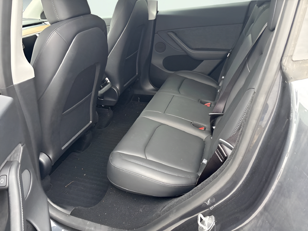 Used 2024 Tesla Model Y Long Range AWD/4WD image 4